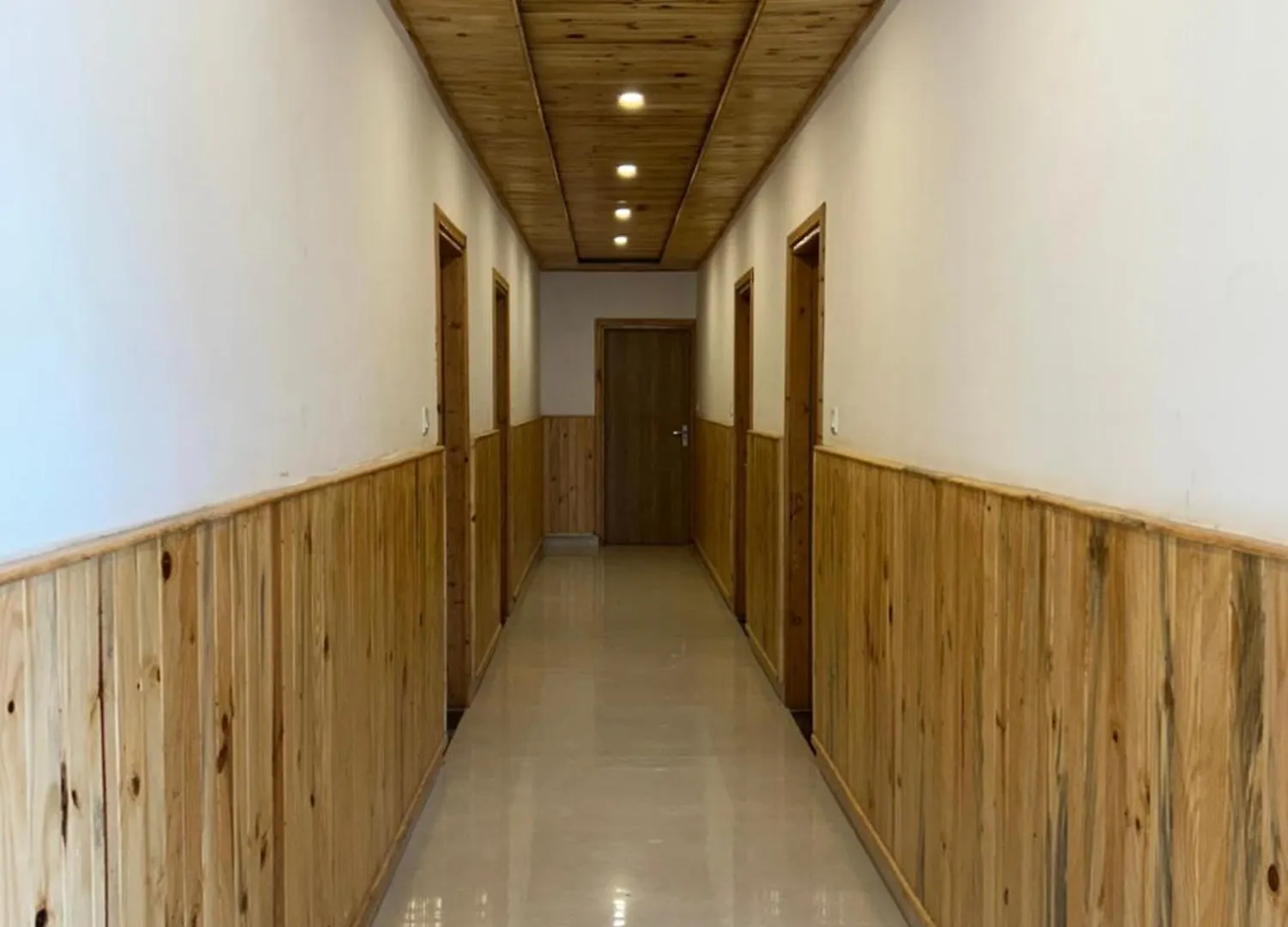 Shalom Hillcrest Inn シムラー ホテル