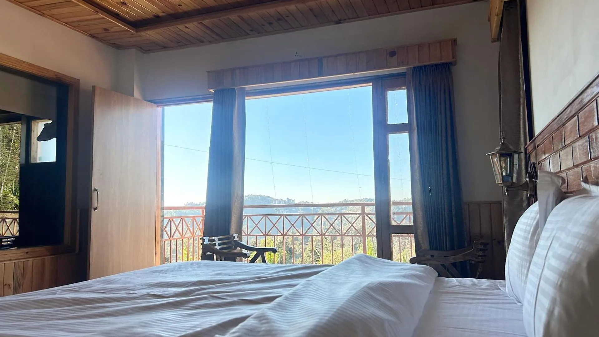 Shalom Hillcrest Inn シムラー ホテル