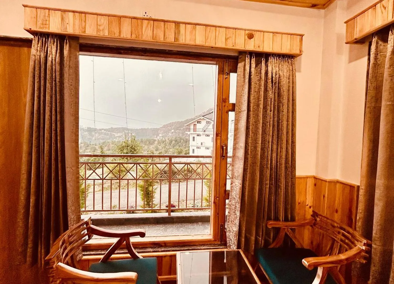 Shalom Hillcrest Inn シムラー ホテル